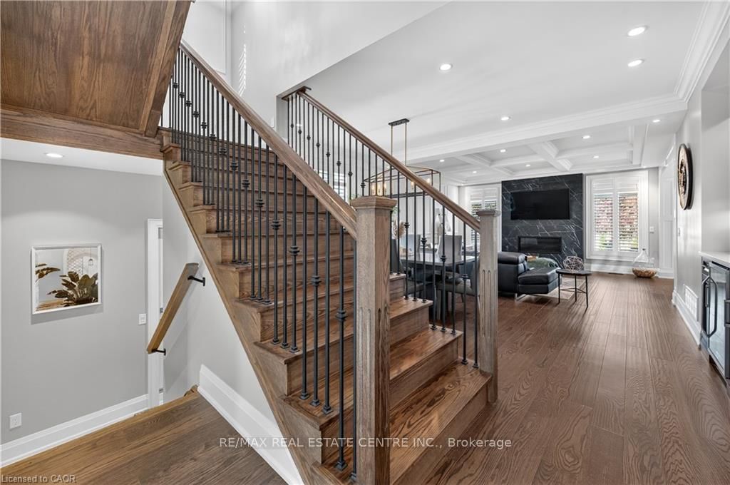 Detached House for sale at 18 David Avenue, Hamilton, Ontario, L9A 3V1 - Hill Park - MLS: X12474368