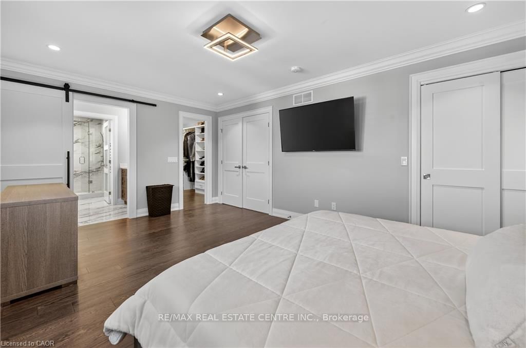 Detached House for sale at 18 David Avenue, Hamilton, Ontario, L9A 3V1 - Hill Park - MLS: X12474368