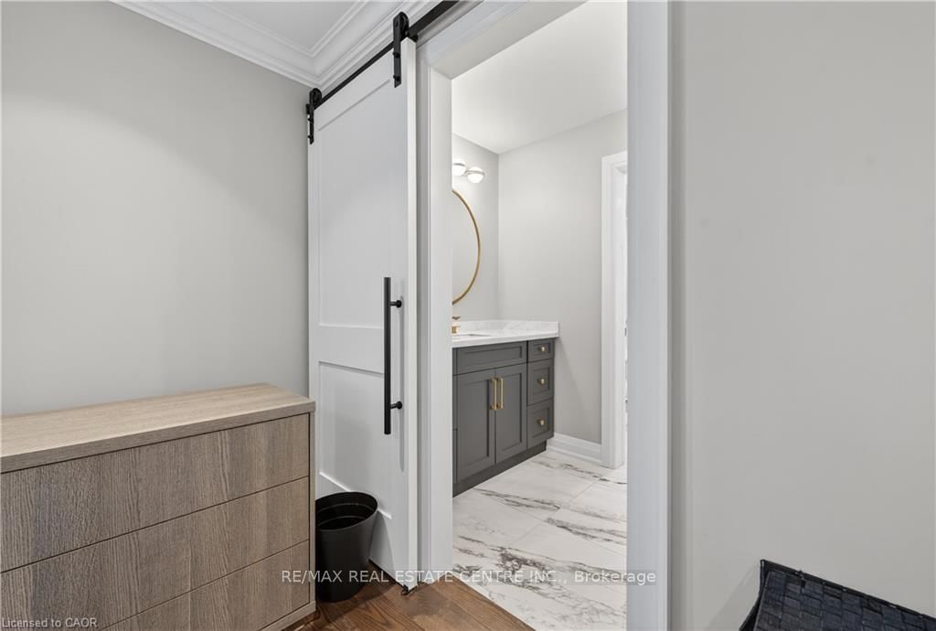 Detached House for sale at 18 David Avenue, Hamilton, Ontario, L9A 3V1 - Hill Park - MLS: X12474368