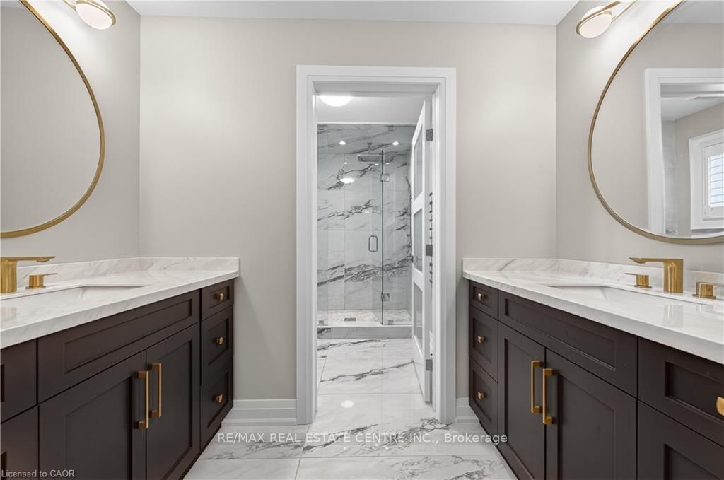 Detached House for sale at 18 David Avenue, Hamilton, Ontario, L9A 3V1 - Hill Park - MLS: X12474368