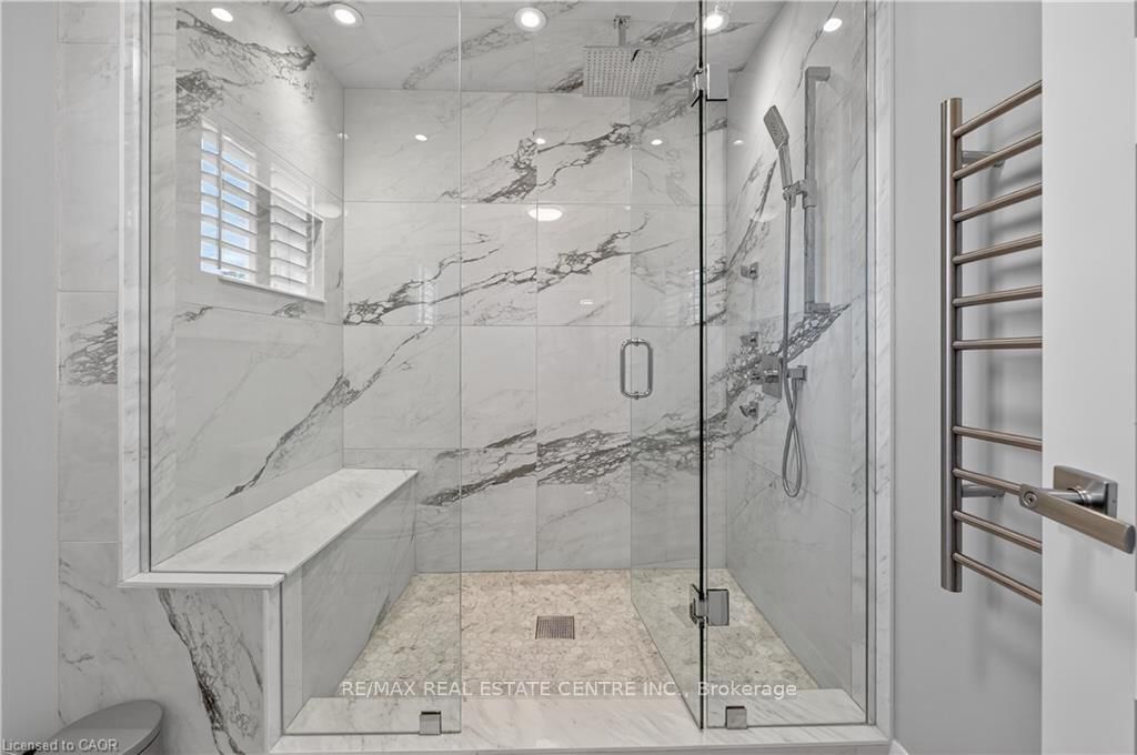 Detached House for sale at 18 David Avenue, Hamilton, Ontario, L9A 3V1 - Hill Park - MLS: X12474368