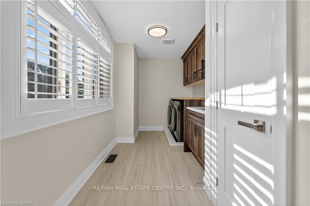 Detached House for sale at 18 David Avenue, Hamilton, Ontario, L9A 3V1 - Hill Park - MLS: X12474368