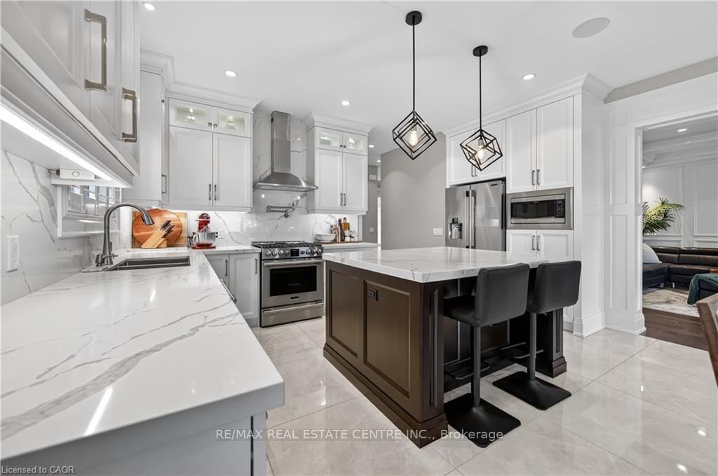 Detached House for sale at 18 David Avenue, Hamilton, Ontario, L9A 3V1 - Hill Park - MLS: X12474368