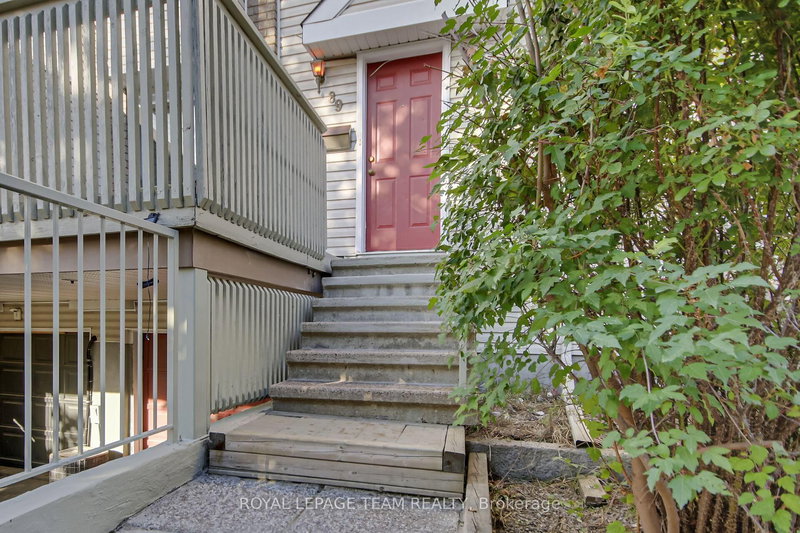 89 Thornbury Cres, Ottawa, K2G 6C4 | Image 3