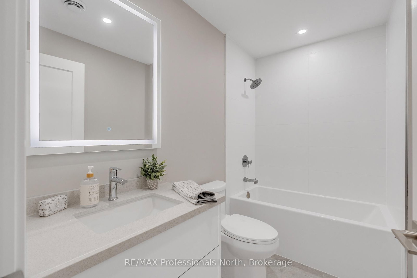 Condo for sale at 102-32 Brunel Road, Huntsville, Ontario, P1H 1P5 - Chaffey - MLS: X12475509