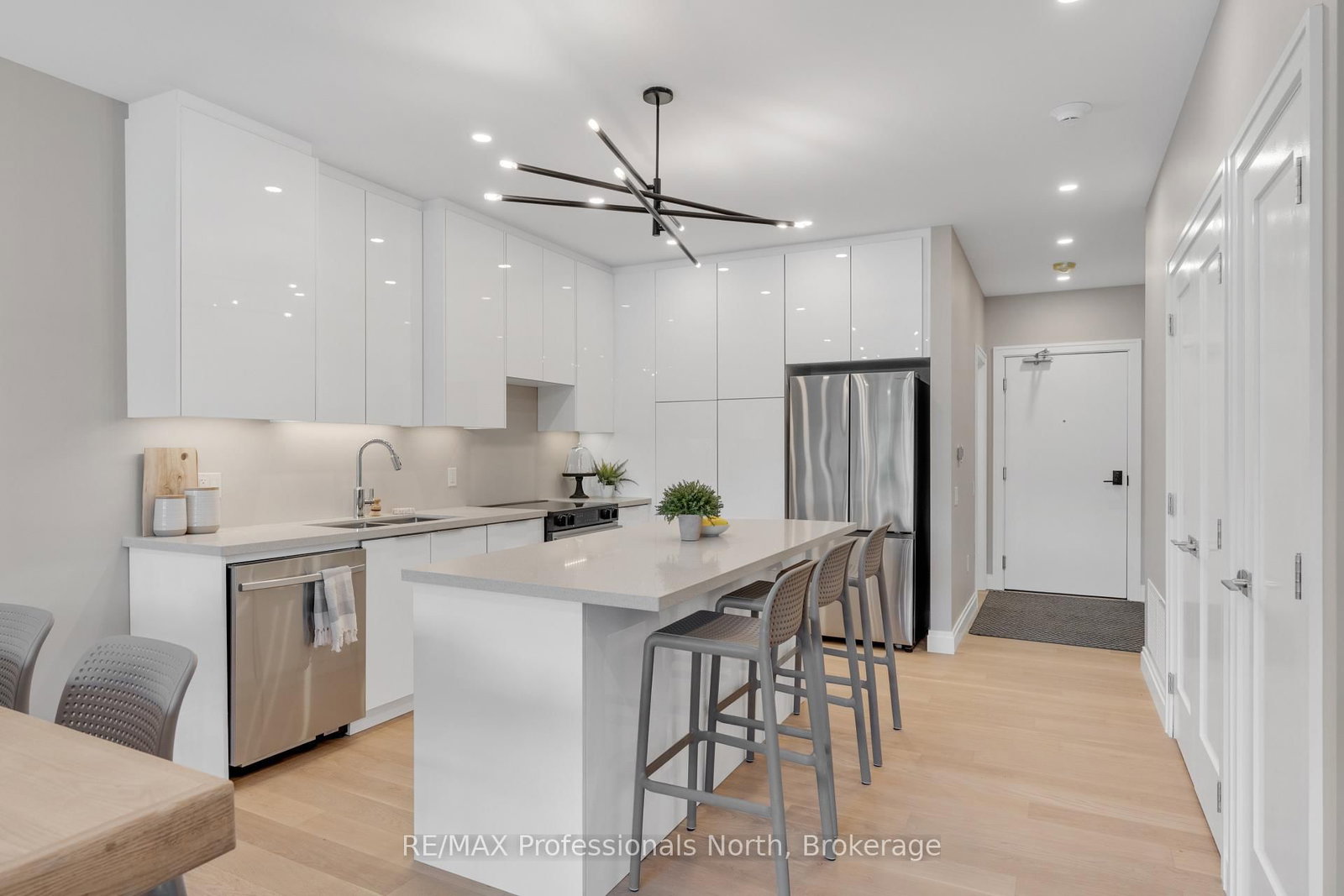 Condo for sale at 102-32 Brunel Road, Huntsville, Ontario, P1H 1P5 - Chaffey - MLS: X12475509