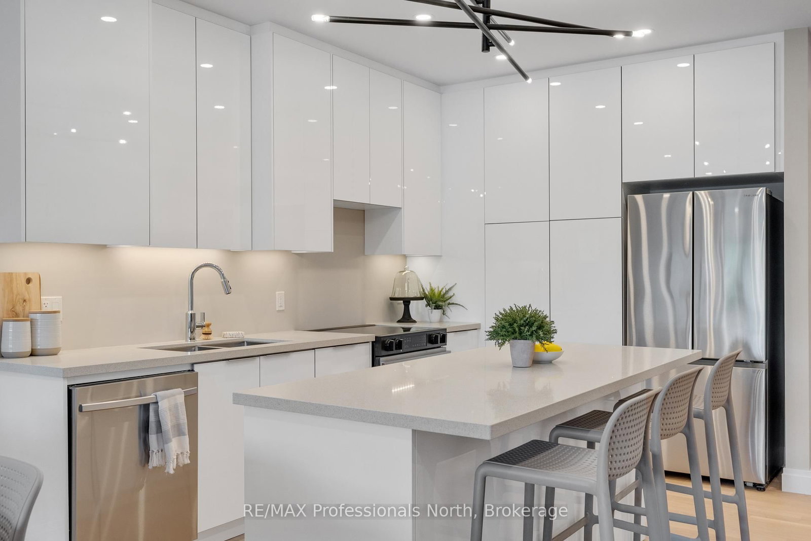 Condo for sale at 102-32 Brunel Road, Huntsville, Ontario, P1H 1P5 - Chaffey - MLS: X12475509