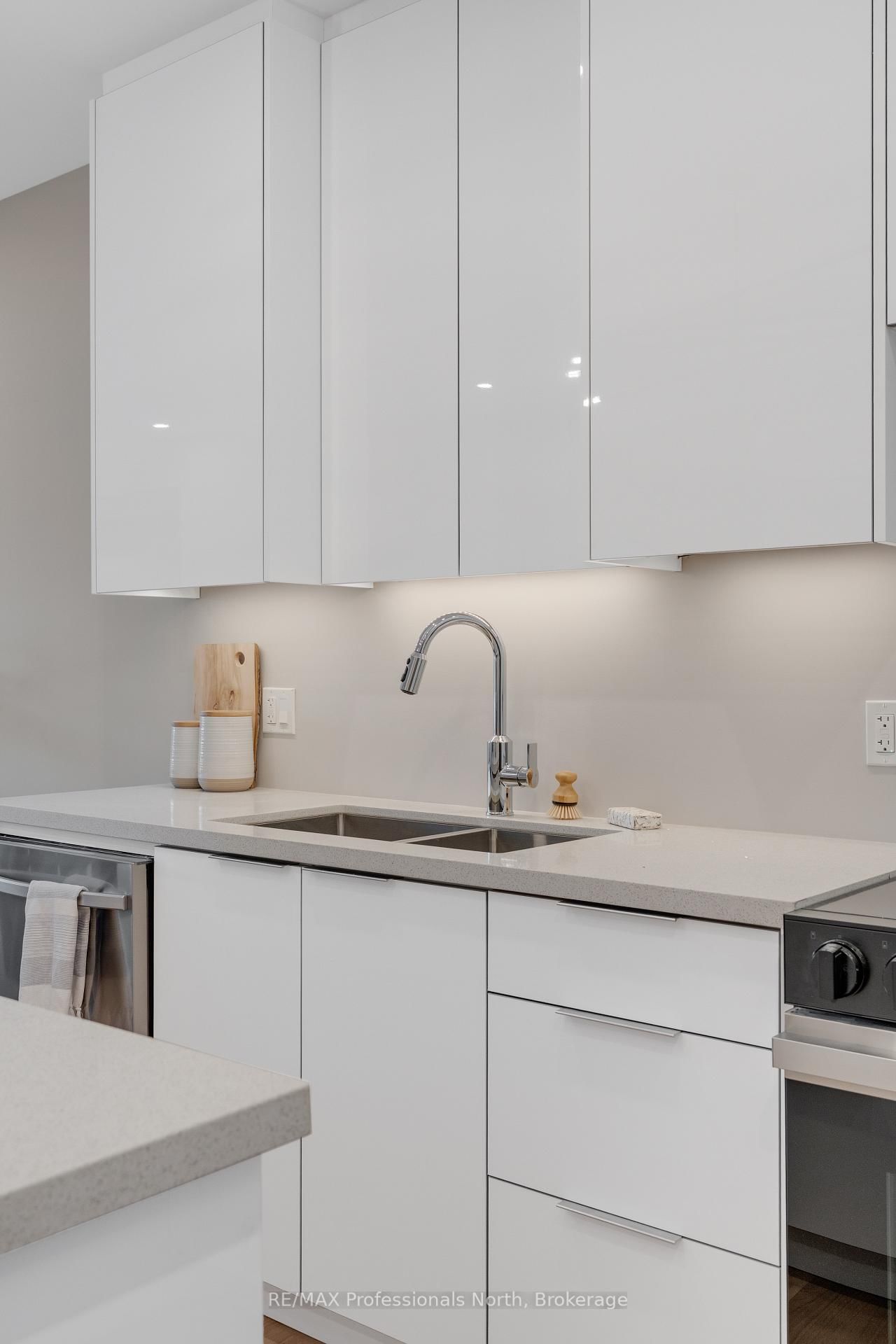 Condo for sale at 102-32 Brunel Road, Huntsville, Ontario, P1H 1P5 - Chaffey - MLS: X12475509