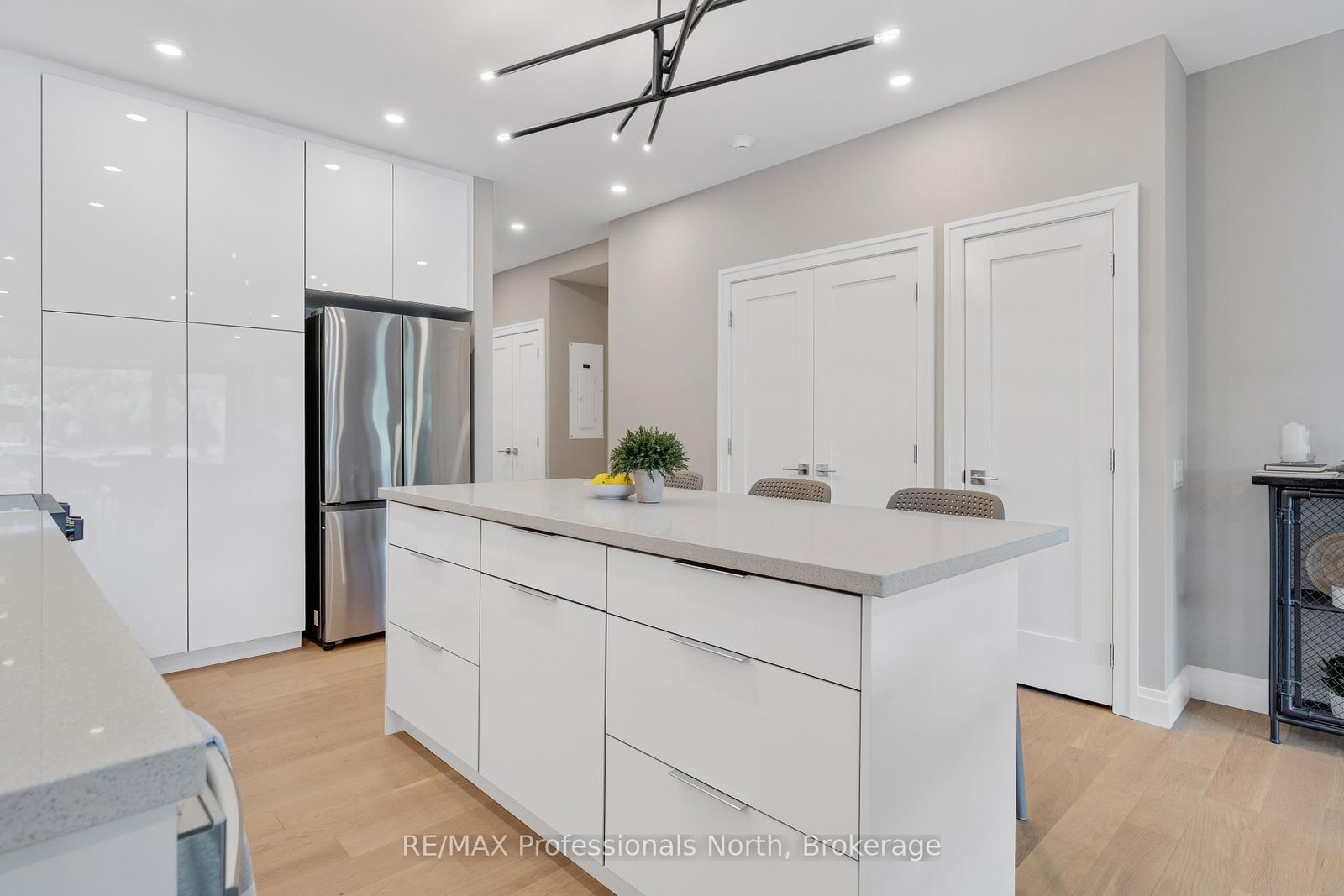 Condo for sale at 102-32 Brunel Road, Huntsville, Ontario, P1H 1P5 - Chaffey - MLS: X12475509