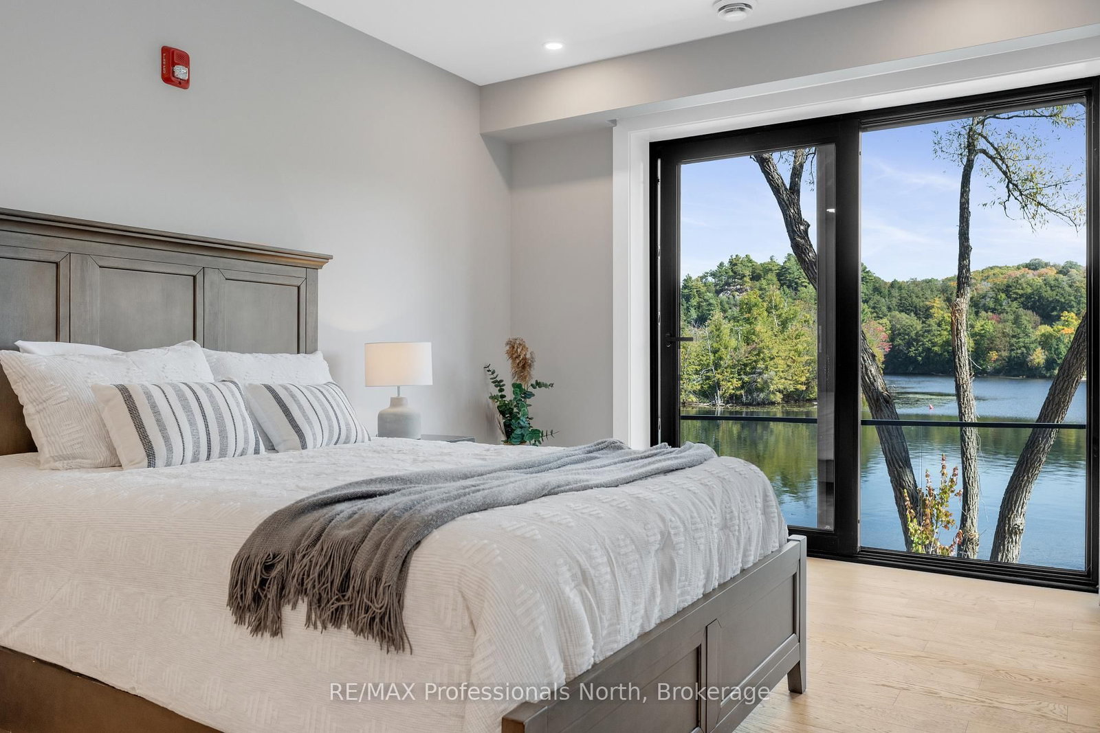 Condo for sale at 102-32 Brunel Road, Huntsville, Ontario, P1H 1P5 - Chaffey - MLS: X12475509