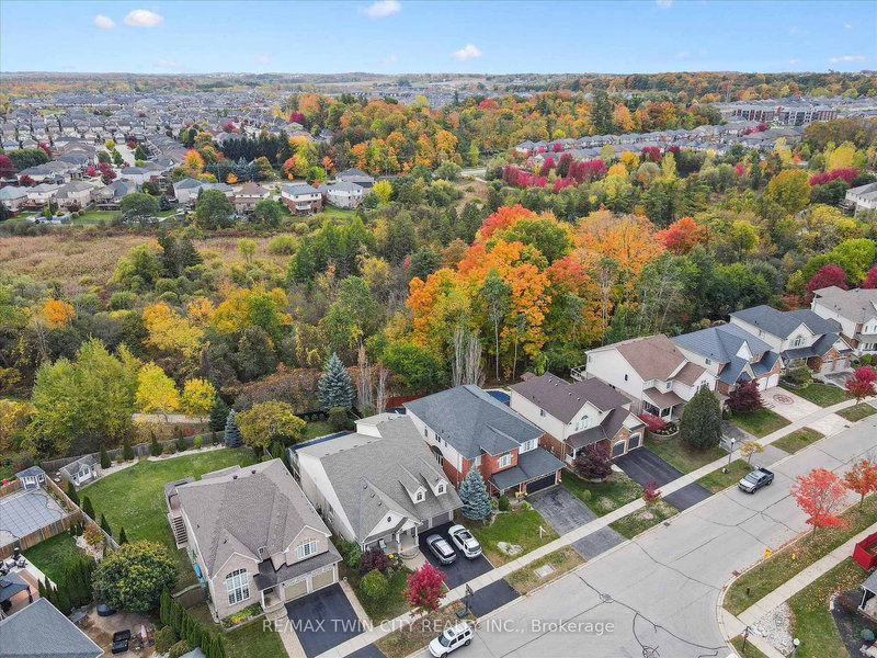 305 Pine Valley Dr, Kitchener, N2P 2V5 | Image 3