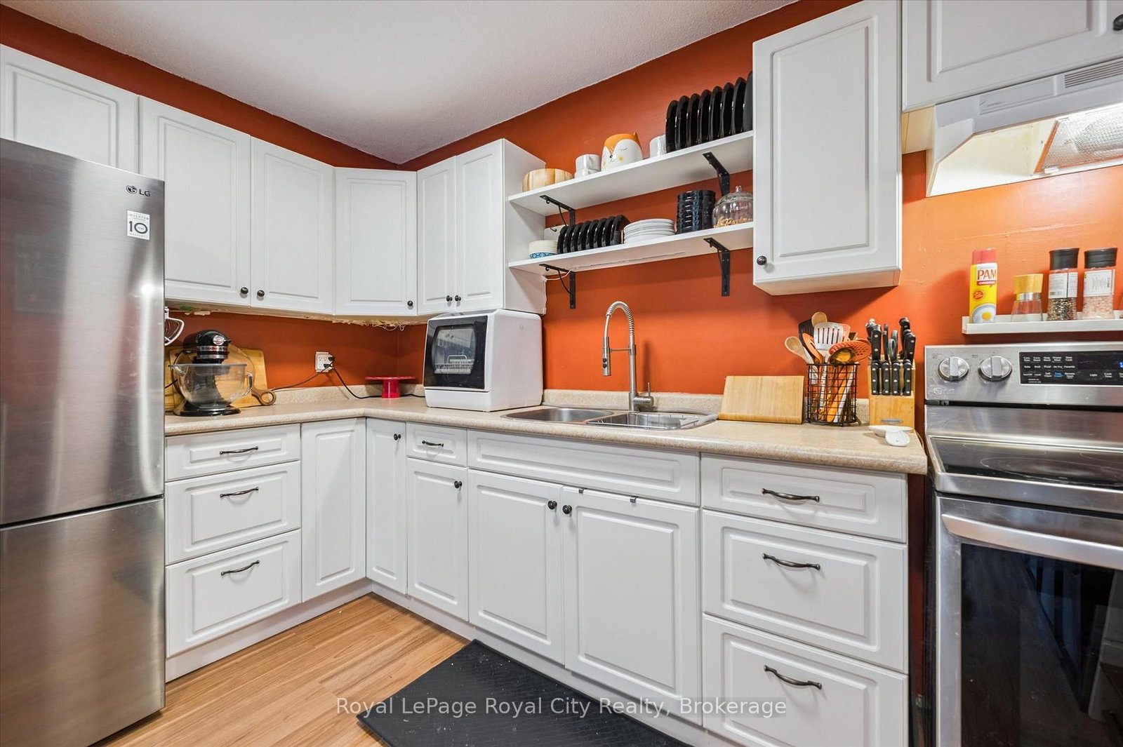 Listing Image 7