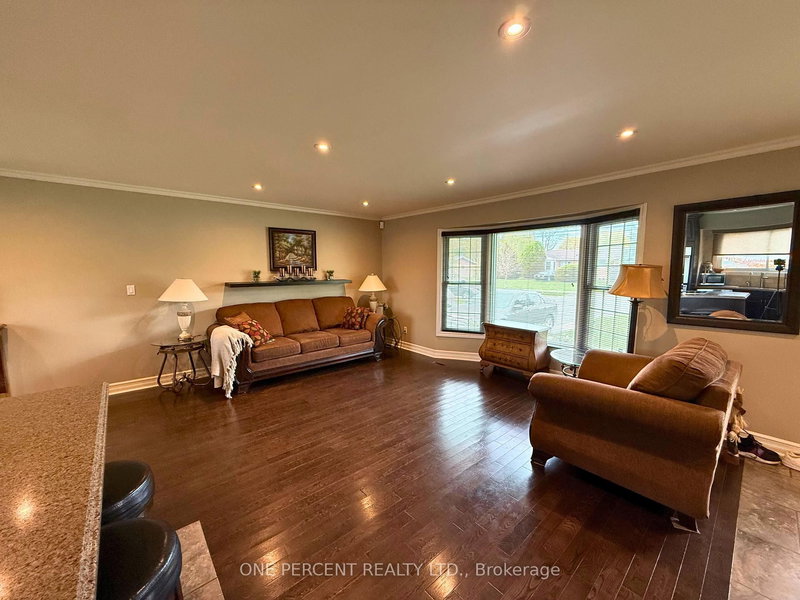 978 Ferndale Ave, Fort Erie, L2A 5S8 | Image 3