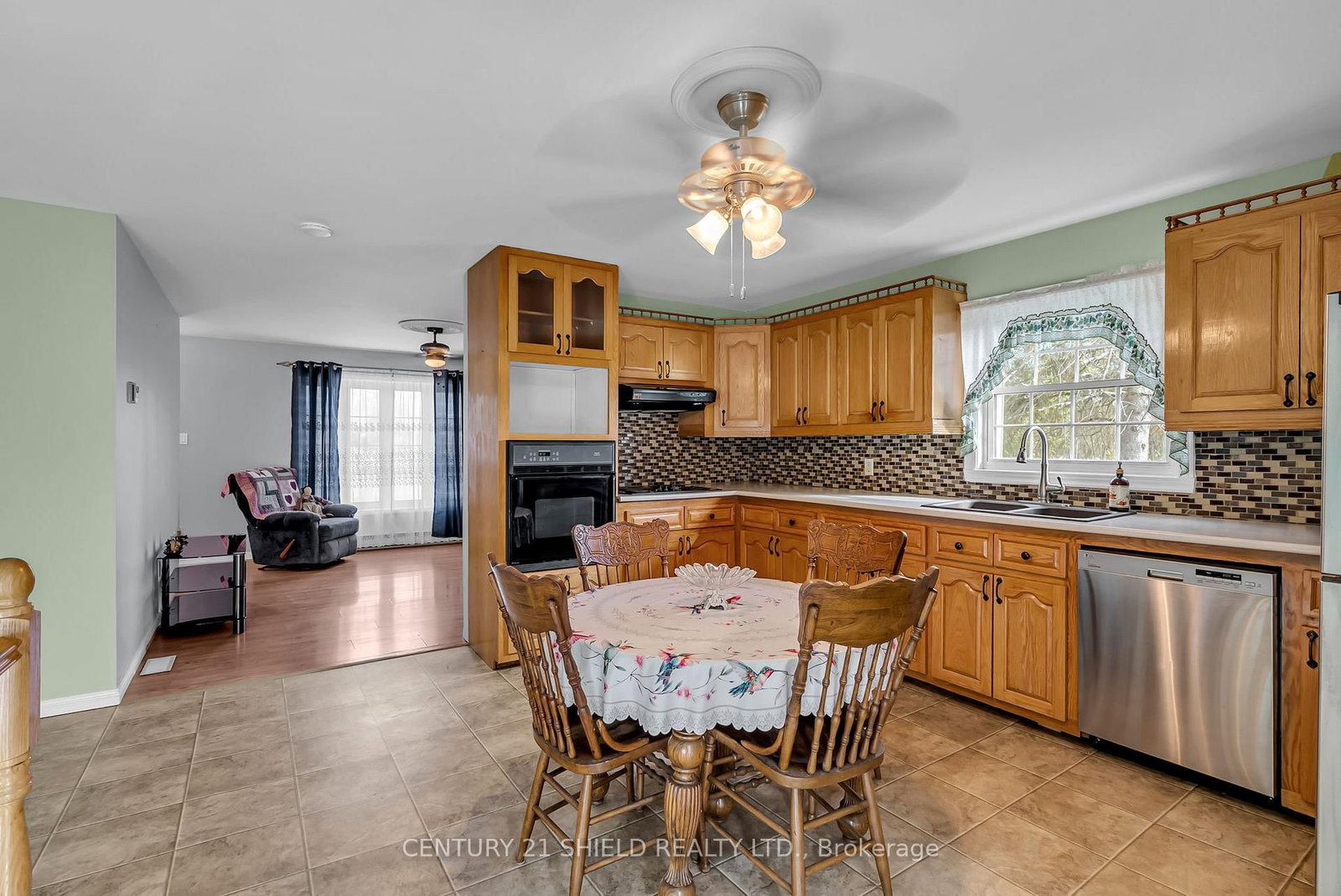 Listing Image 7