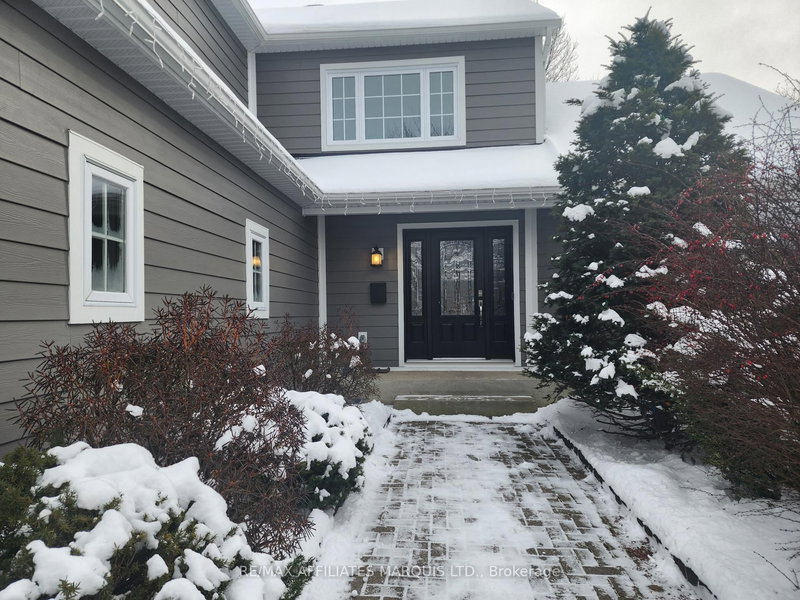865 Chelsea Cres, Cornwall, K6H 6Y6 | Image 2