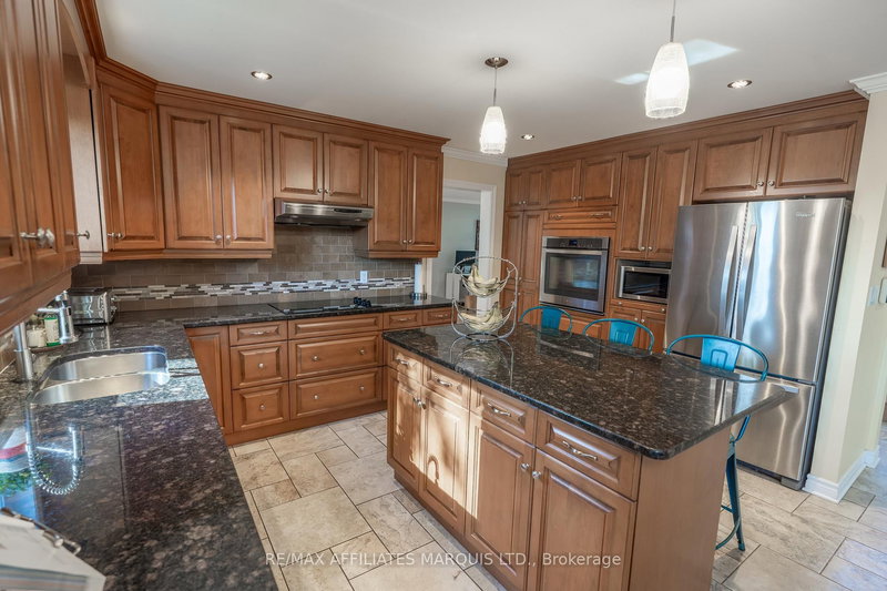865 Chelsea Cres, Cornwall, K6H 6Y6 | Image 3