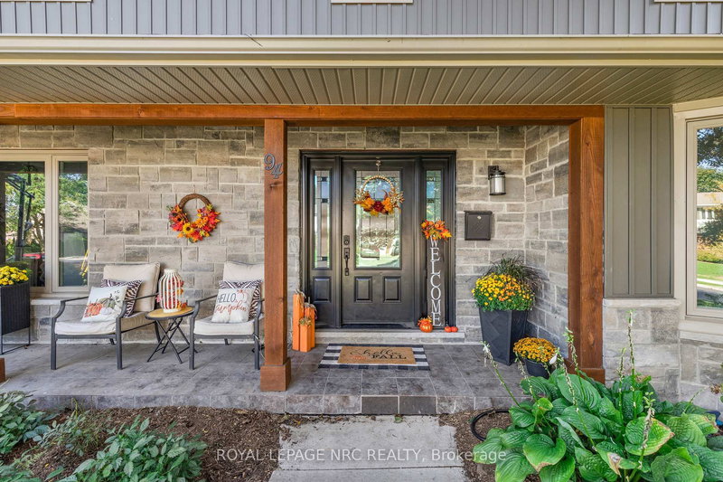 94 Dorchester Dr, Grimsby, L3M 1A8 | Image 2