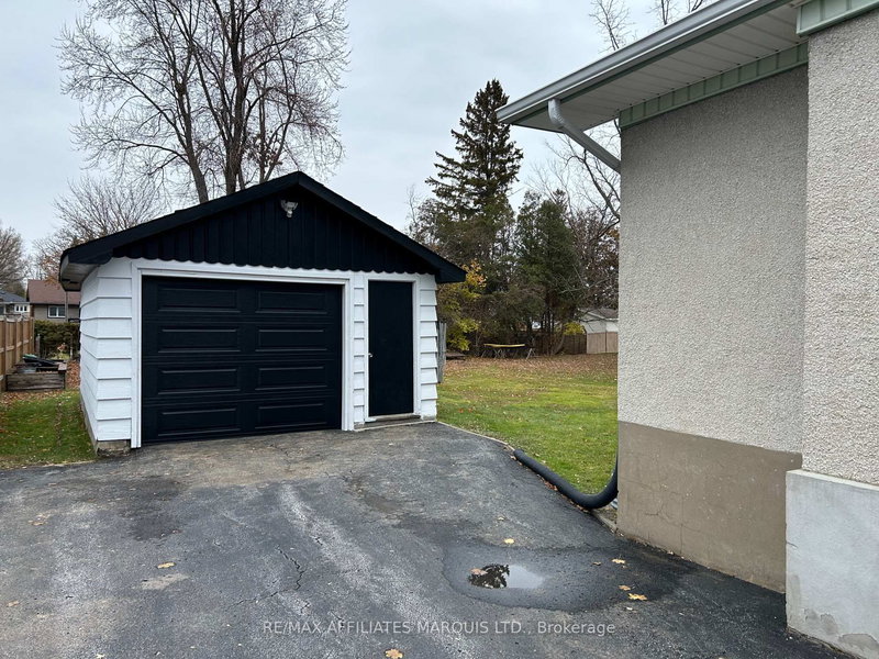 1205 Osborne Ave, Cornwall, K6J 1L2 | Image 2