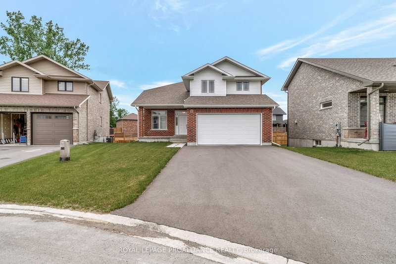 54 Lanark Dr, Belleville, K8N 0G7 | Image 2
