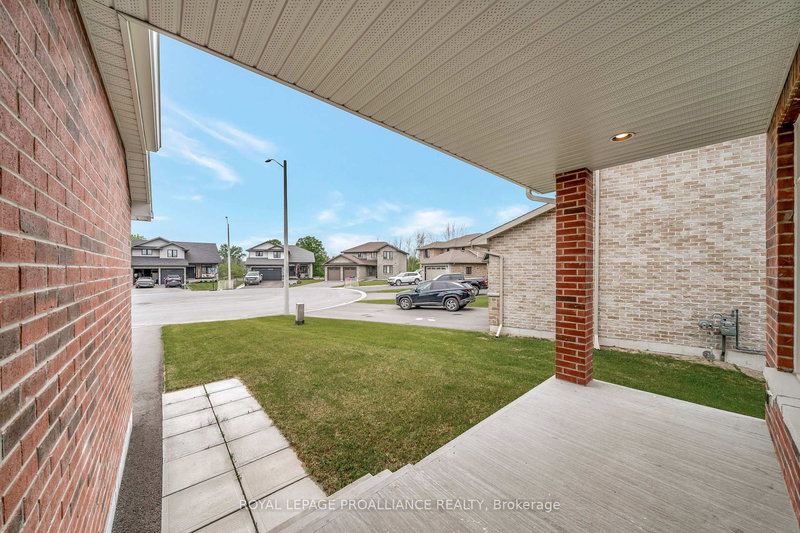 54 Lanark Dr, Belleville, K8N 0G7 | Image 3