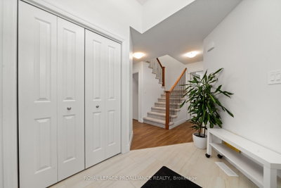 54 Lanark Drive — photo 5