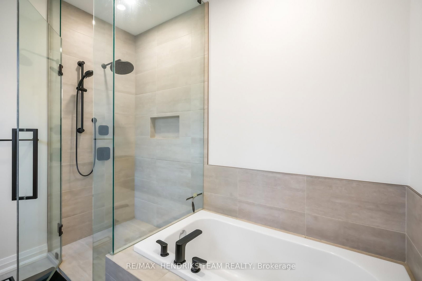 8974 Willoughby Drive, Unit 36 - Photo 21