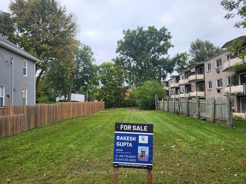 260 Christina St S, Sarnia, N7T 2N3 | Image 2