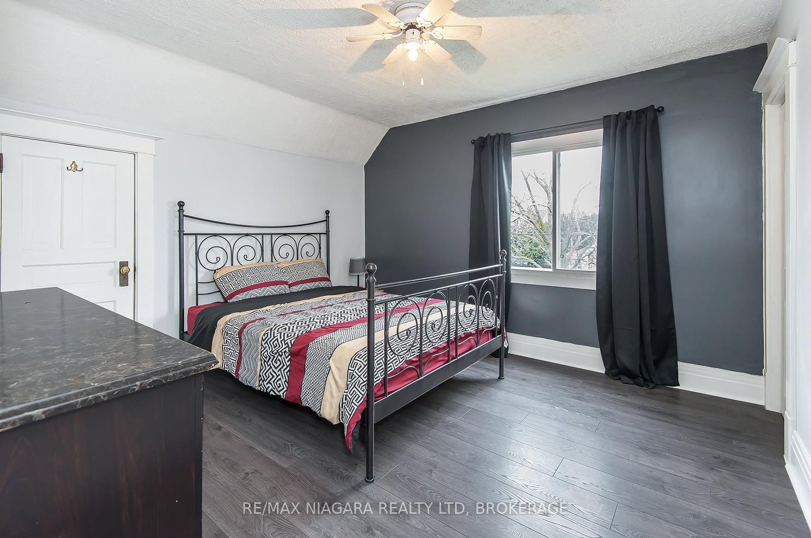 Detached House for sale at 92 HODGKINS Avenue, Thorold, Ontario, L2V 1M1 - Rolling Meadows - MLS: X12484532