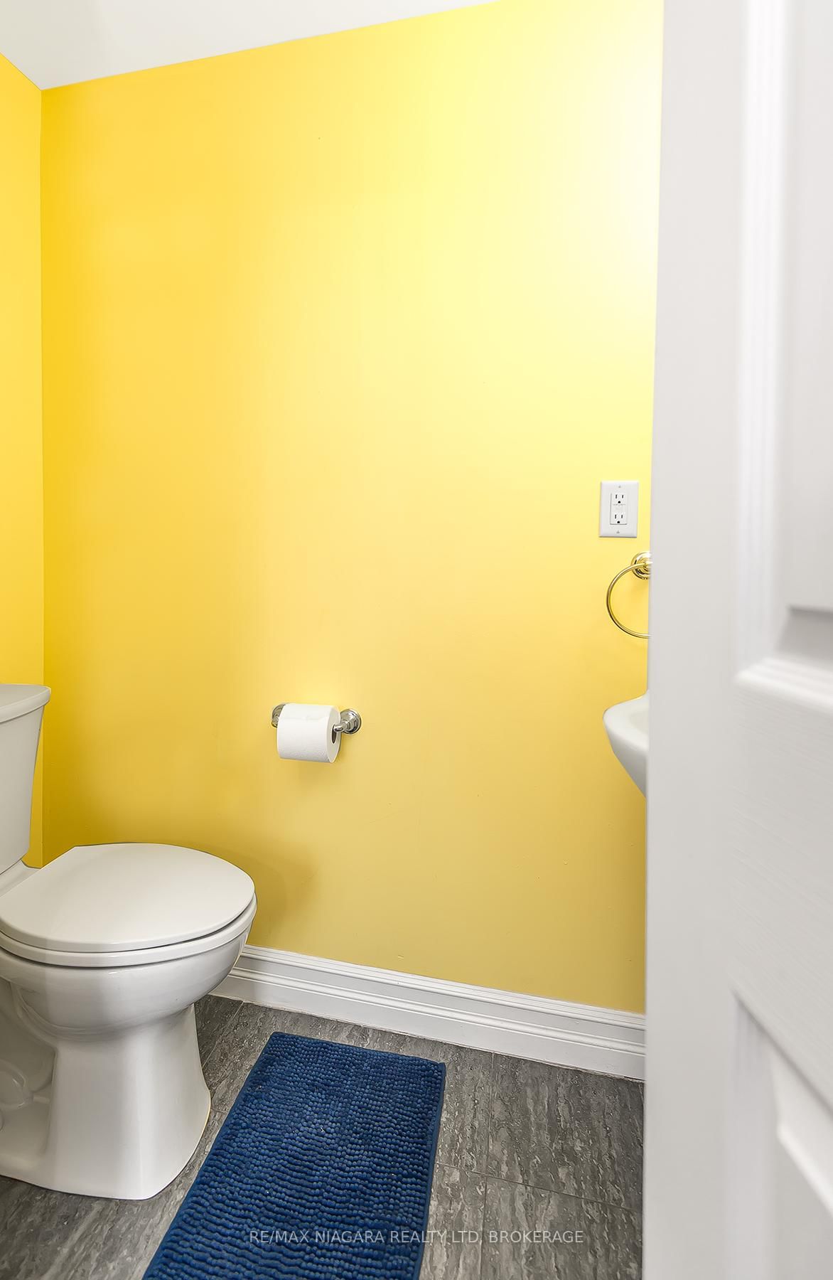 Detached House for sale at 92 HODGKINS Avenue, Thorold, Ontario, L2V 1M1 - Rolling Meadows - MLS: X12484532