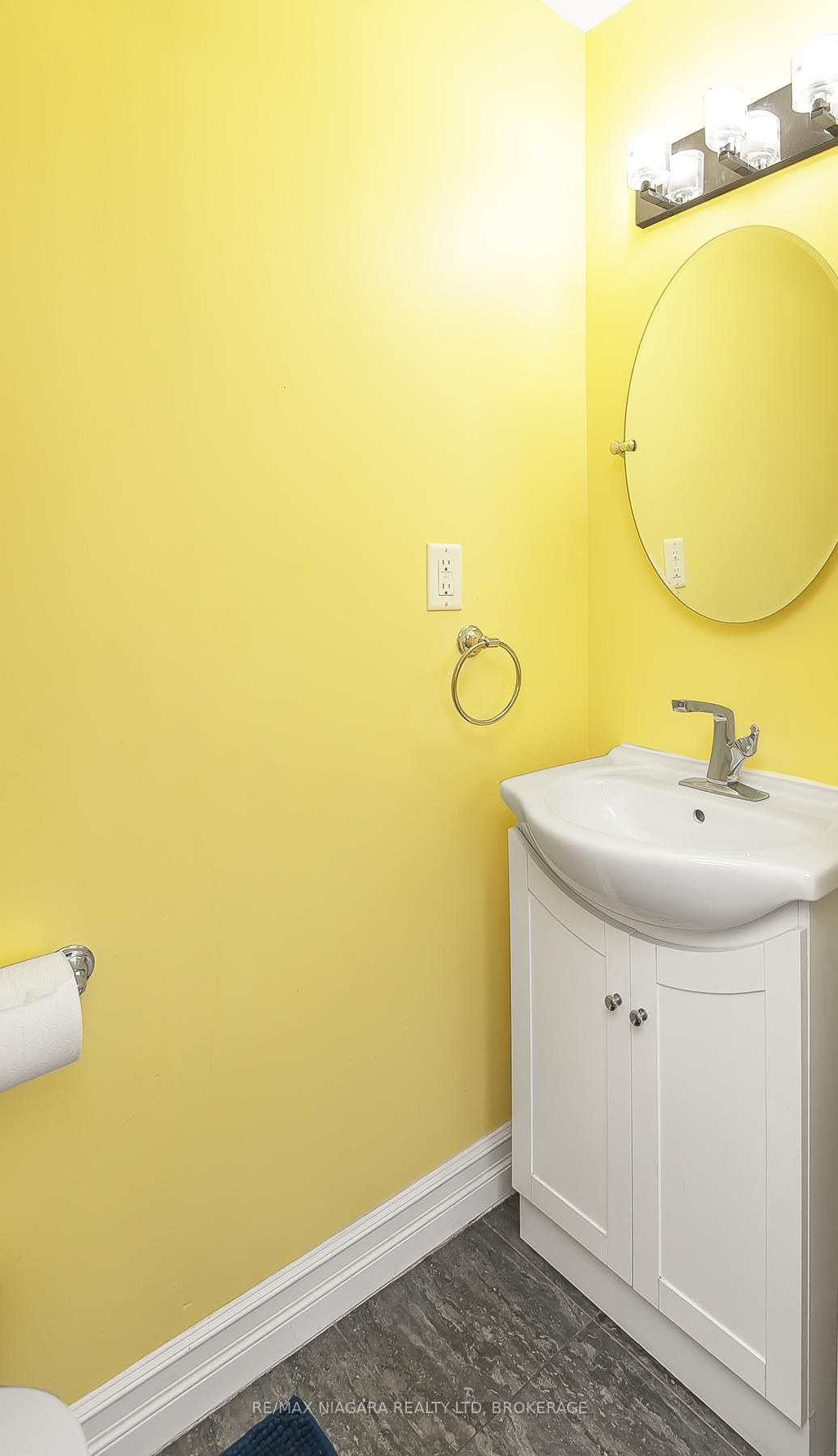 Detached House for sale at 92 HODGKINS Avenue, Thorold, Ontario, L2V 1M1 - Rolling Meadows - MLS: X12484532