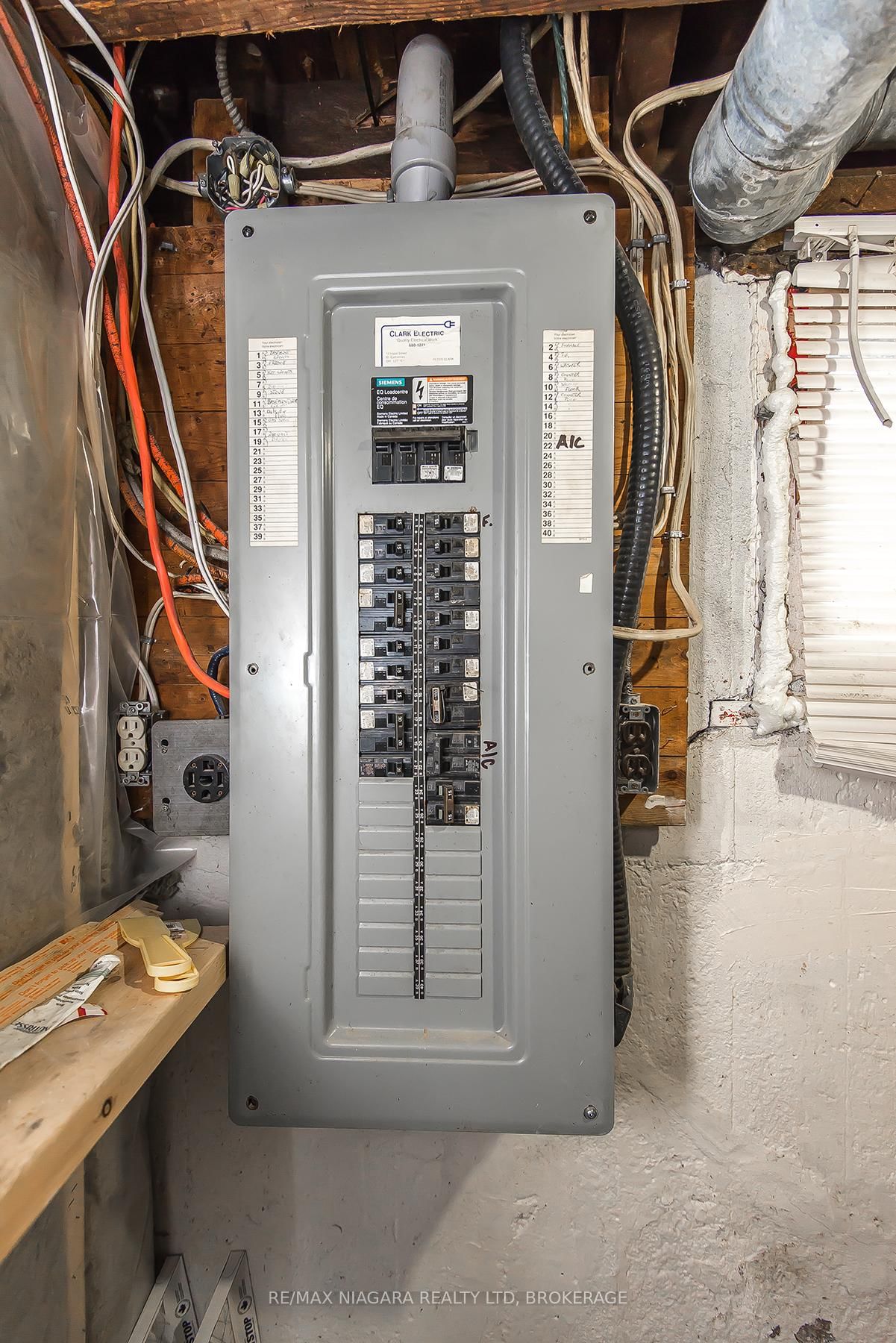 Detached House for sale at 92 HODGKINS Avenue, Thorold, Ontario, L2V 1M1 - Rolling Meadows - MLS: X12484532