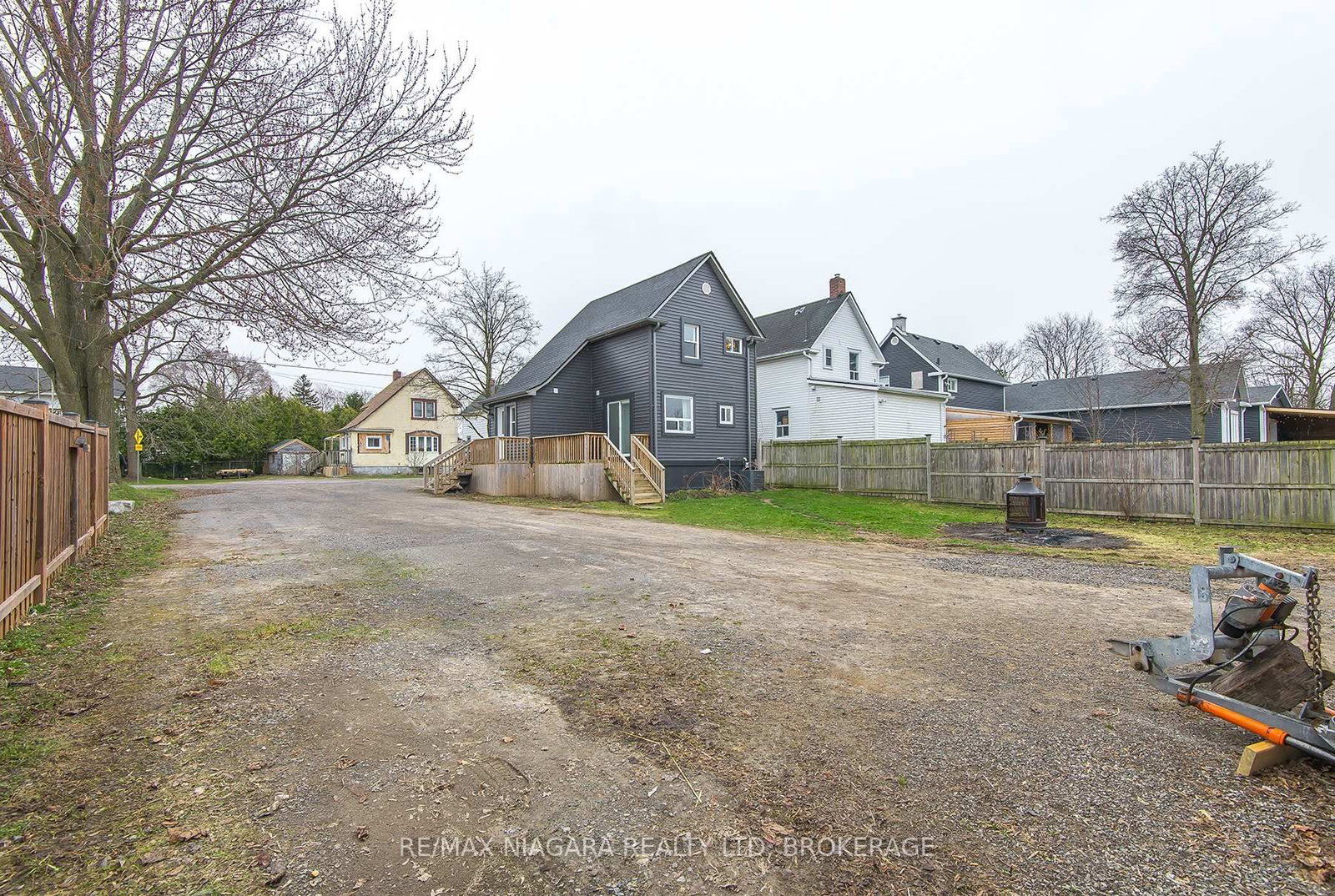 Detached House for sale at 92 HODGKINS Avenue, Thorold, Ontario, L2V 1M1 - Rolling Meadows - MLS: X12484532