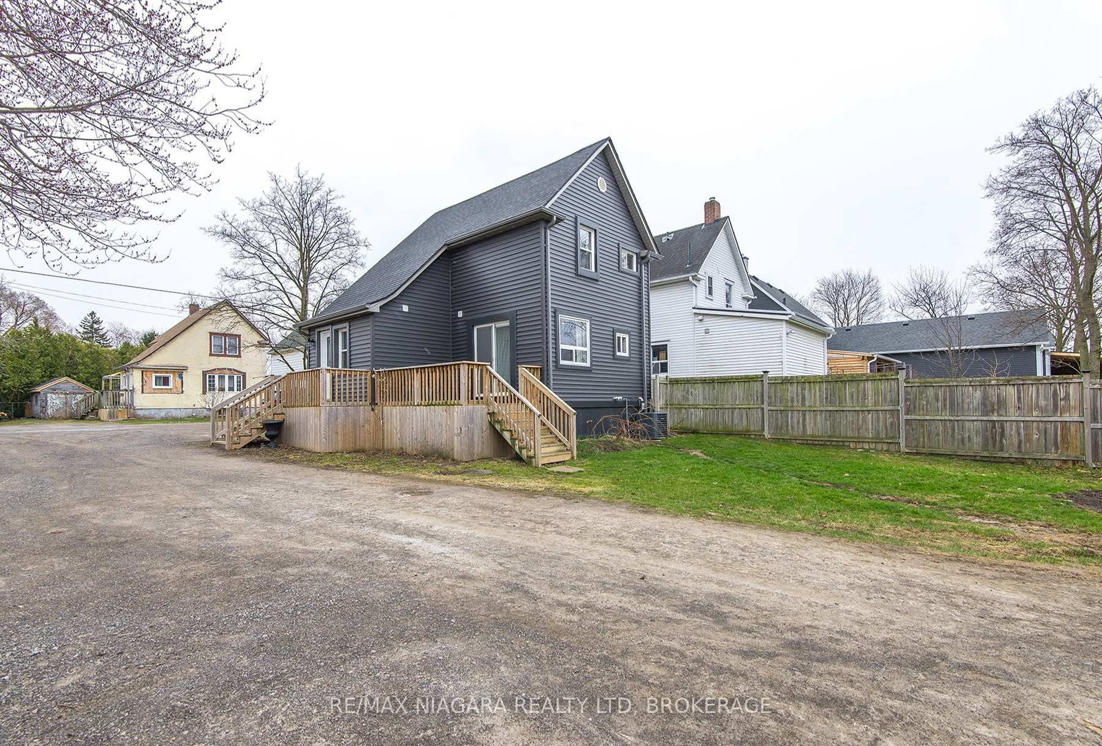 Detached House for sale at 92 HODGKINS Avenue, Thorold, Ontario, L2V 1M1 - Rolling Meadows - MLS: X12484532