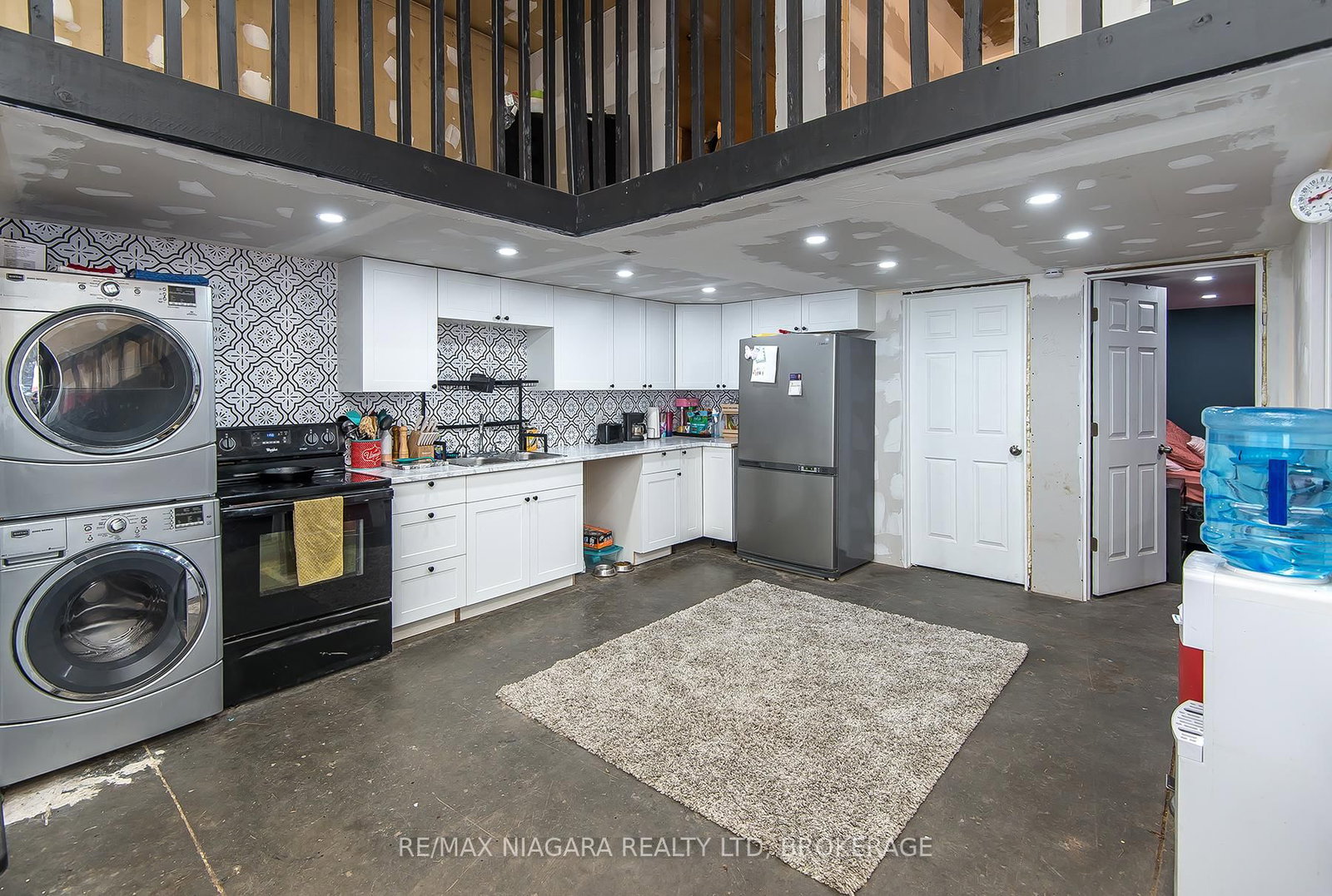 Detached House for sale at 92 HODGKINS Avenue, Thorold, Ontario, L2V 1M1 - Rolling Meadows - MLS: X12484532