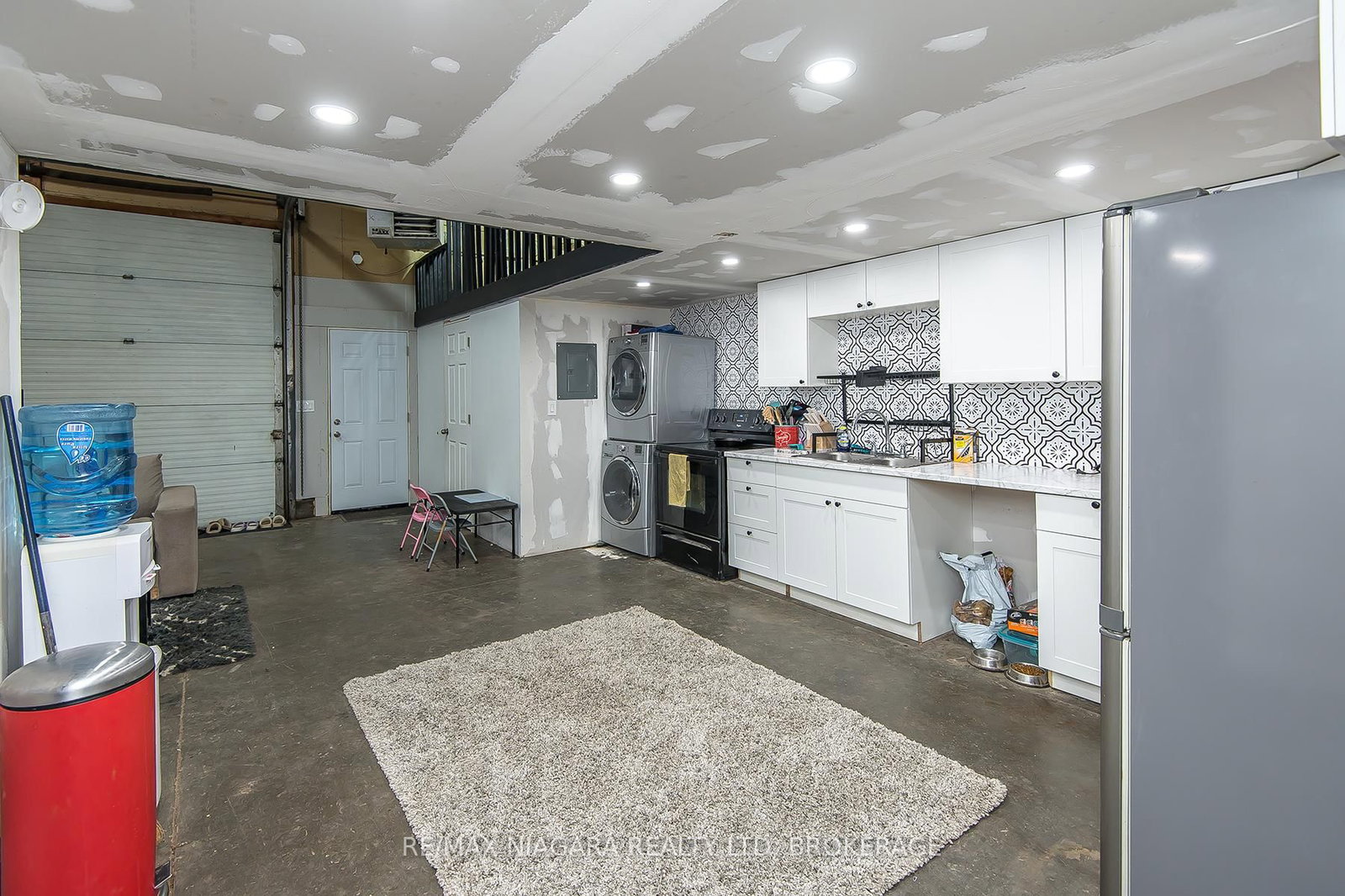 Detached House for sale at 92 HODGKINS Avenue, Thorold, Ontario, L2V 1M1 - Rolling Meadows - MLS: X12484532