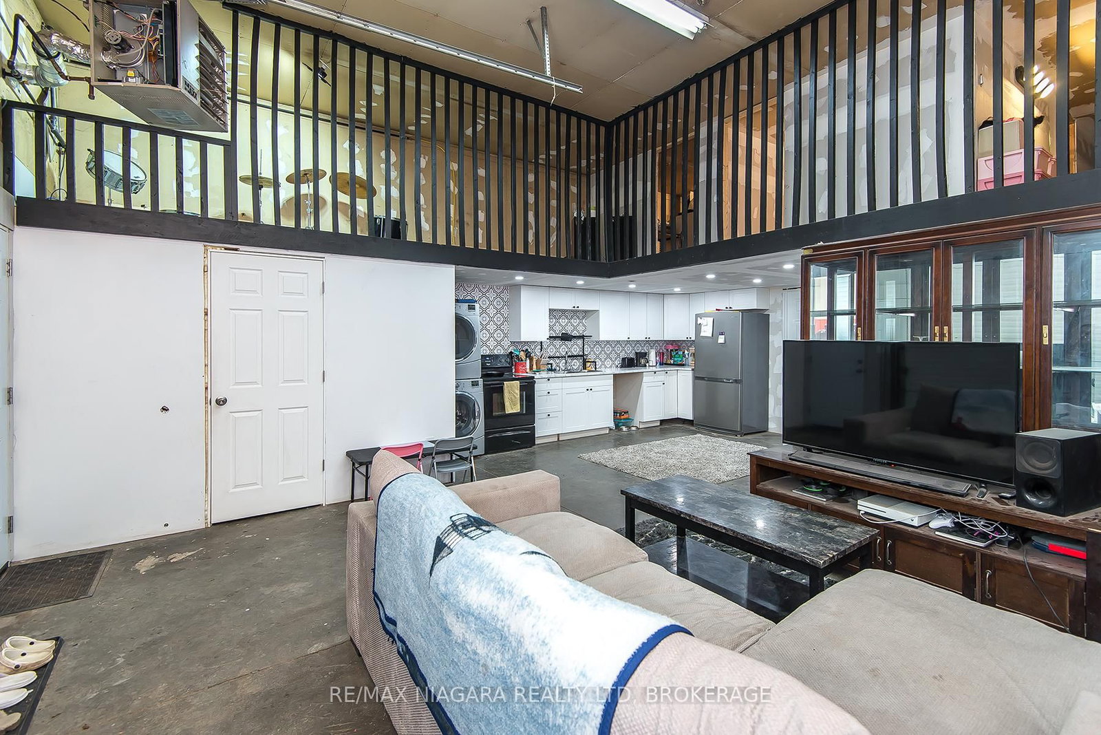 Detached House for sale at 92 HODGKINS Avenue, Thorold, Ontario, L2V 1M1 - Rolling Meadows - MLS: X12484532