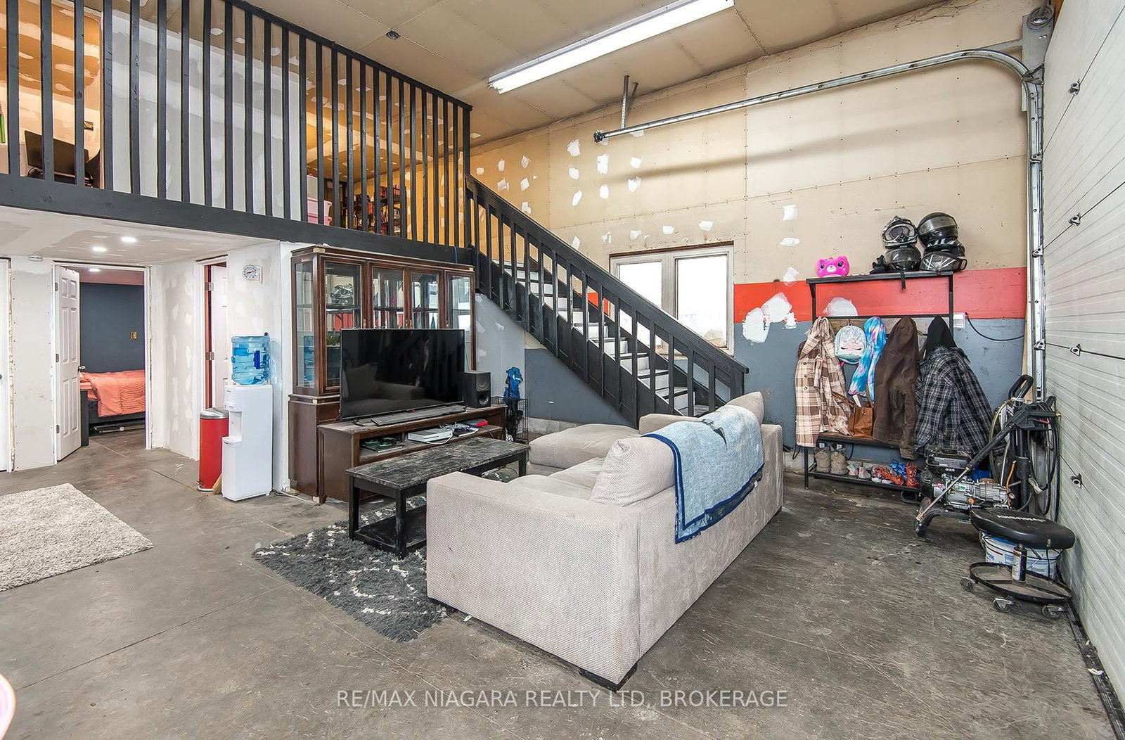 Detached House for sale at 92 HODGKINS Avenue, Thorold, Ontario, L2V 1M1 - Rolling Meadows - MLS: X12484532