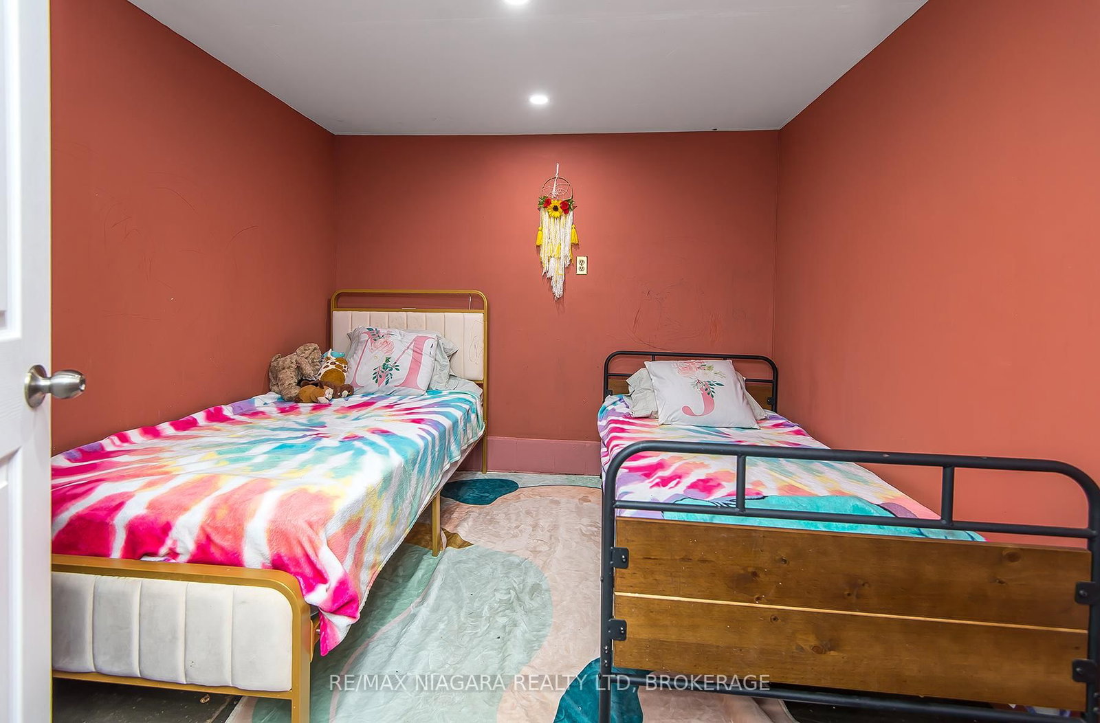 Detached House for sale at 92 HODGKINS Avenue, Thorold, Ontario, L2V 1M1 - Rolling Meadows - MLS: X12484532