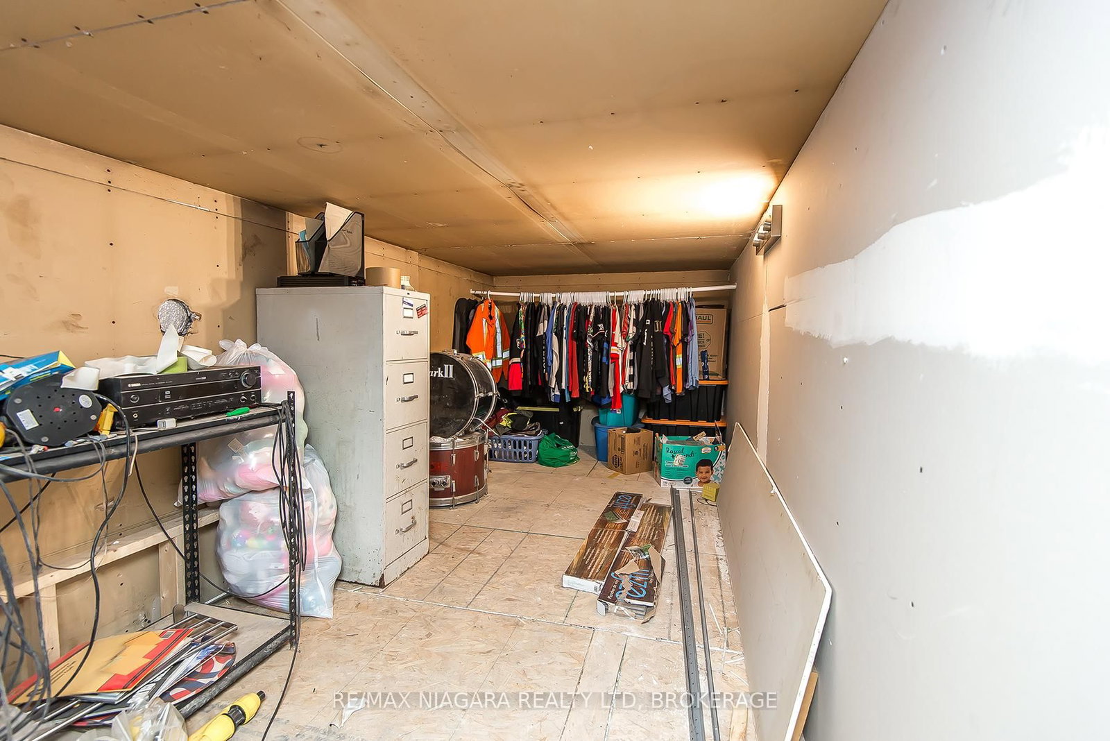 Detached House for sale at 92 HODGKINS Avenue, Thorold, Ontario, L2V 1M1 - Rolling Meadows - MLS: X12484532