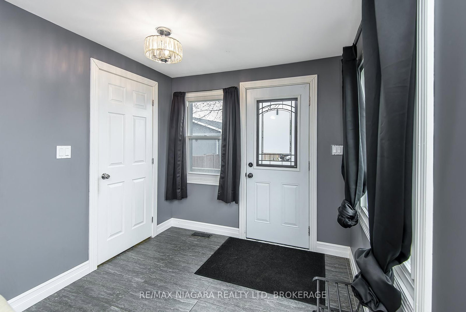 Detached House for sale at 92 HODGKINS Avenue, Thorold, Ontario, L2V 1M1 - Rolling Meadows - MLS: X12484532