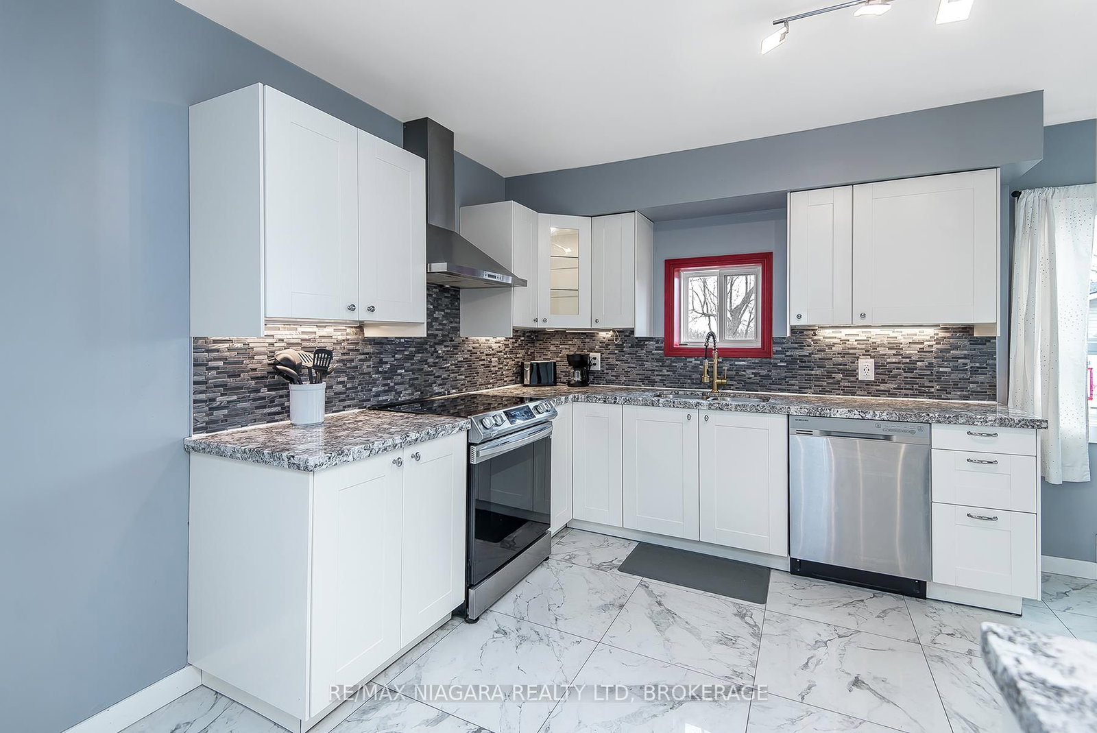 Detached House for sale at 92 HODGKINS Avenue, Thorold, Ontario, L2V 1M1 - Rolling Meadows - MLS: X12484532