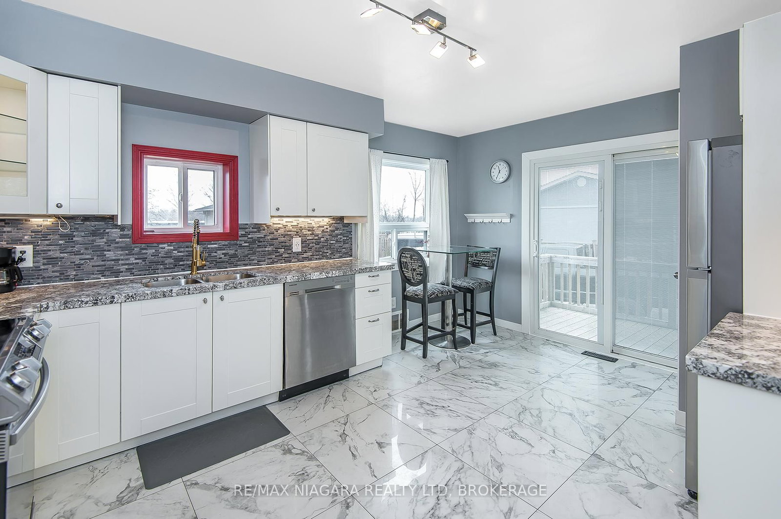 Detached House for sale at 92 HODGKINS Avenue, Thorold, Ontario, L2V 1M1 - Rolling Meadows - MLS: X12484532