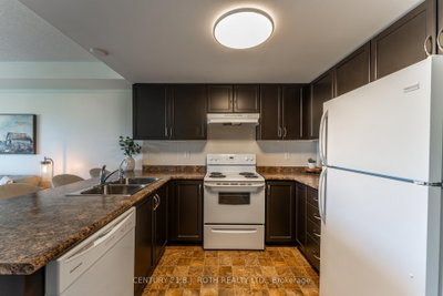 Unit 403 — 67 Kingsbury Square — photo 5