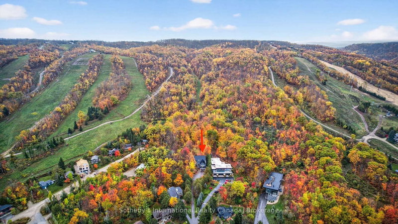 112 Arrowhead Cres, Blue Mountains, L9Y 0R9 | Image 2