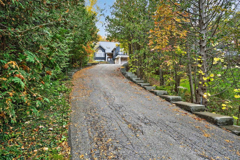 112 Arrowhead Cres, Blue Mountains, L9Y 0R9 | Image 3