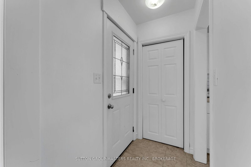 40 Crescent Dr, Kingston, K7M 4J5 | Image 3