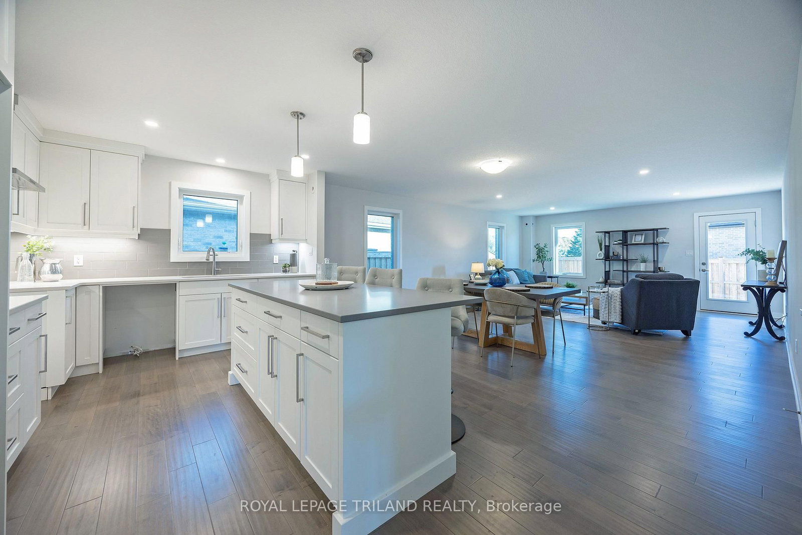 Listing Image 9