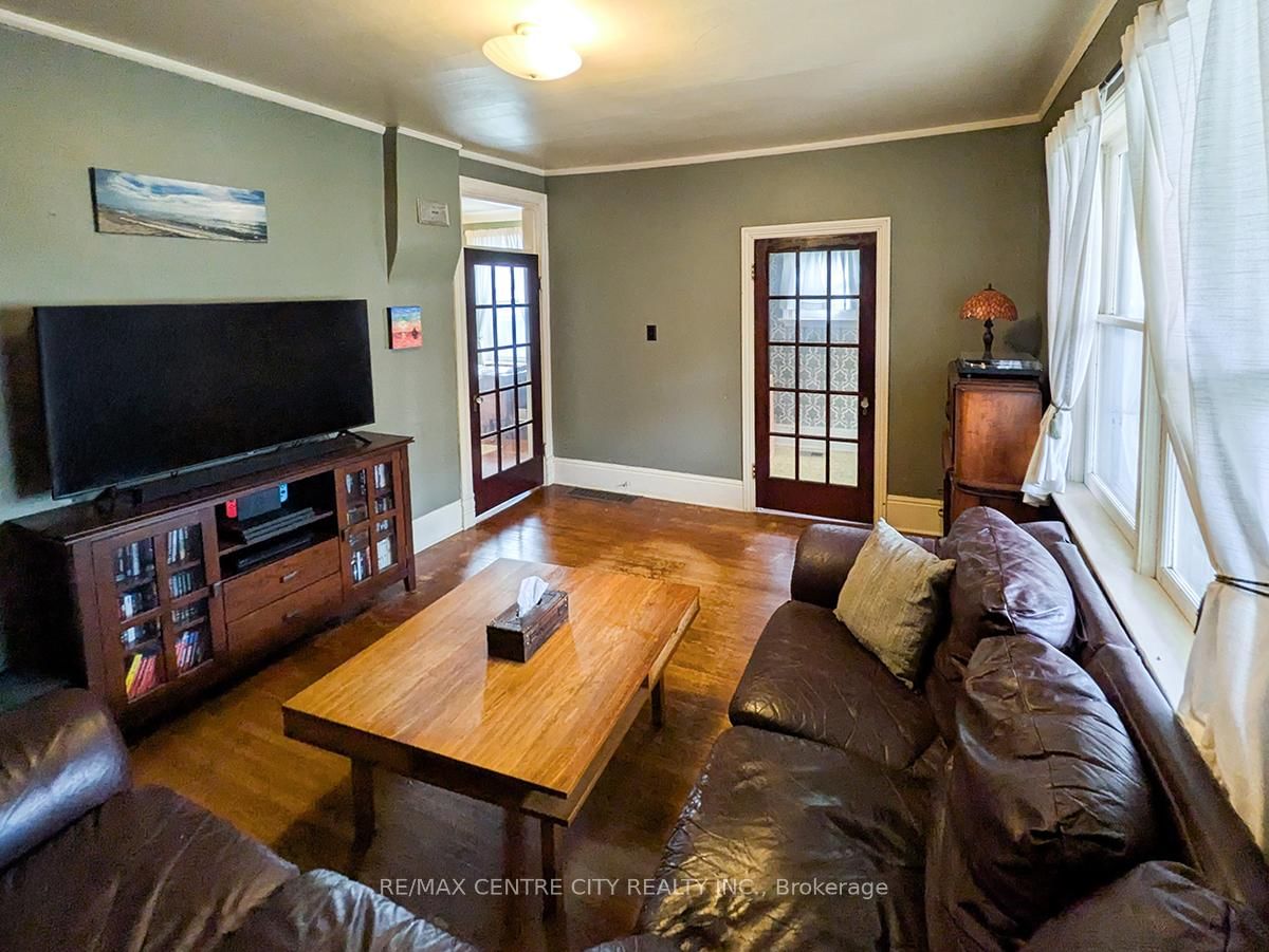 Listing Image 3