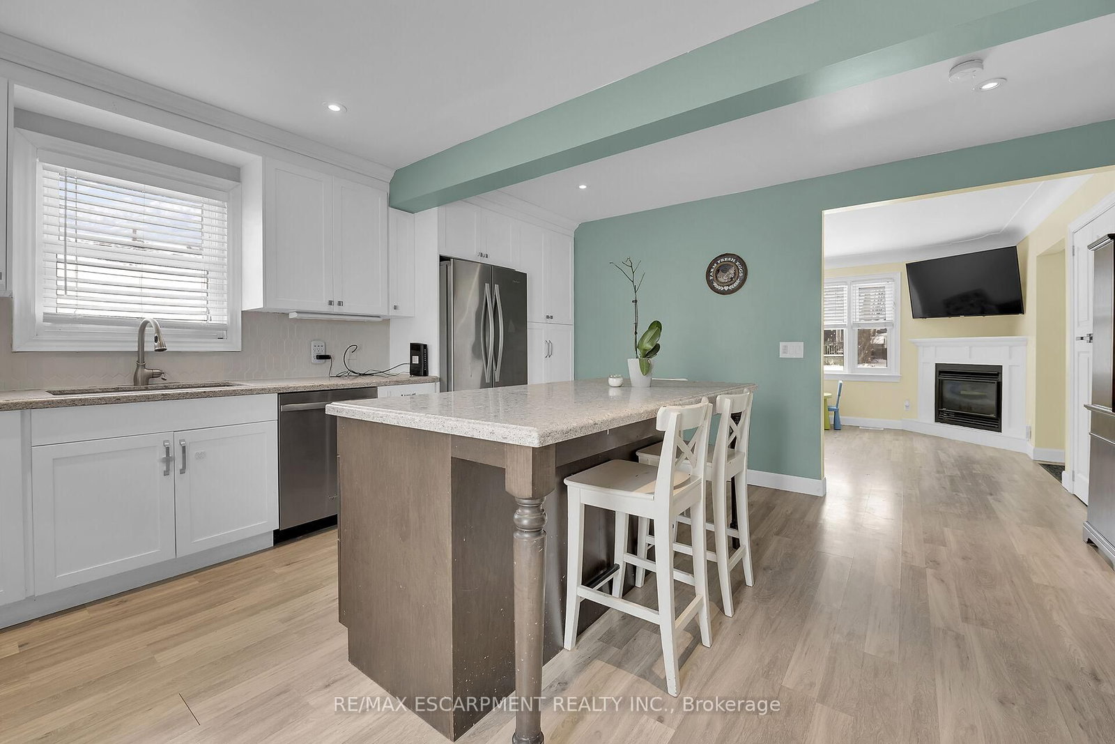 Listing Image 5