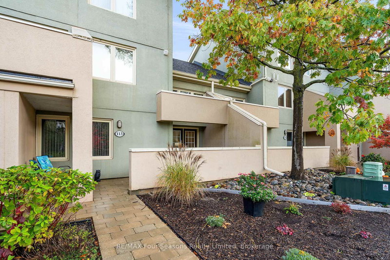 113 - 107 Wintergreen Pl, Blue Mountains, L9Y 0P8 | Image 2